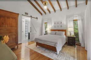 5 bedrooms, iron/ironing board, free WiFi, bed sheets