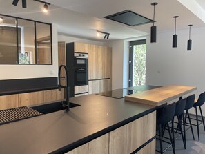 Fridge, microwave, oven, stovetop - Nouveau Logement Spacieux et Cosy au Pied de Val Thorens - 16 Personnes (Orelle)