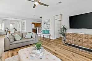 Smart-tv, tv-spel, dvd-spelare och bordsfotboll