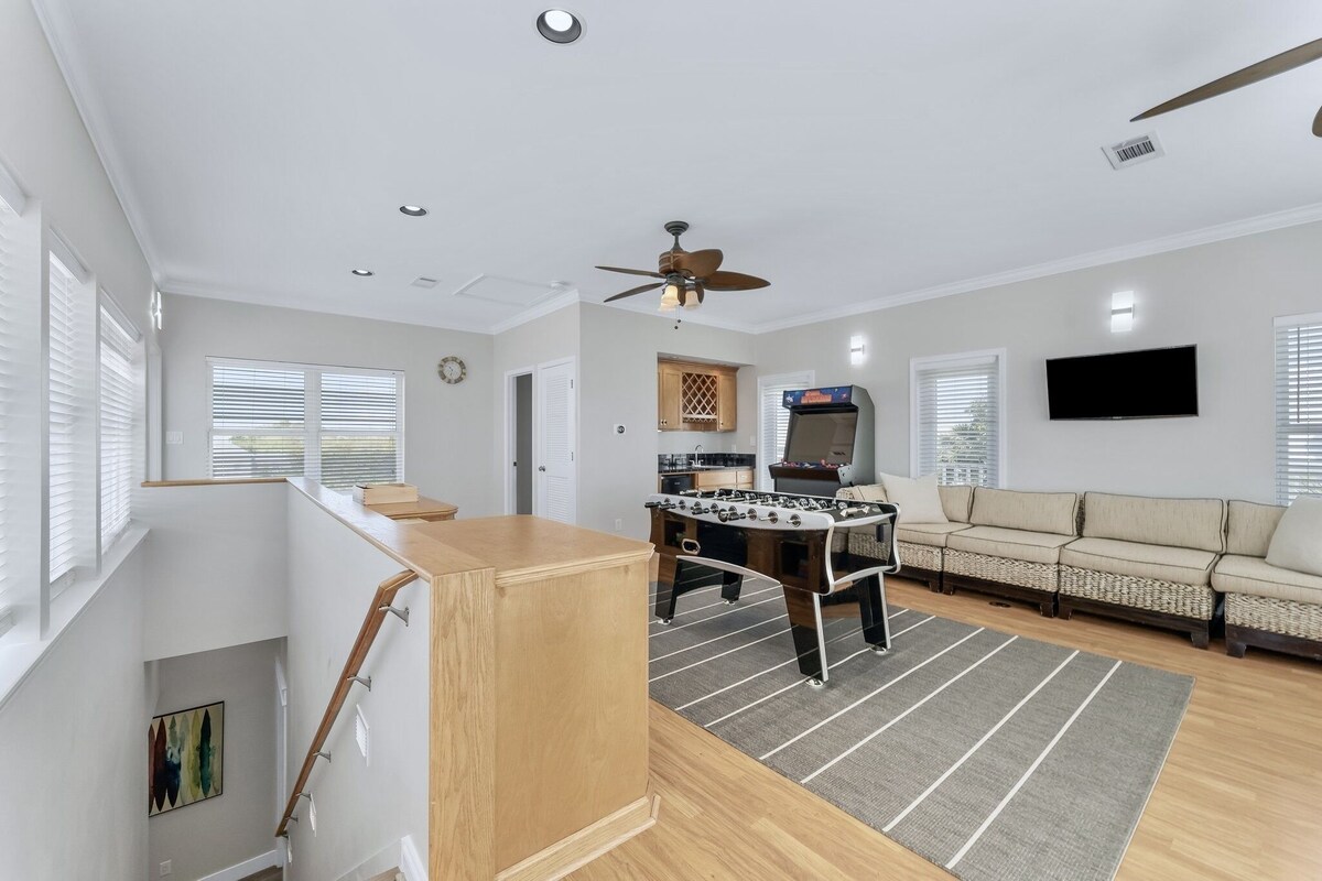 Photo 40 of Private Pool-Hot Tub - Free Golf Cart - Block to Beach - GameRoom - Rooftop Deck