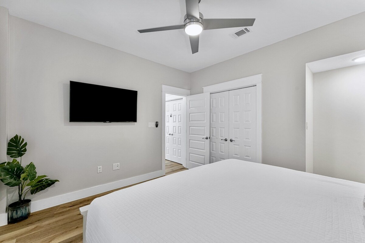Photo 16 of Private Pool-Hot Tub - Free Golf Cart - Block to Beach - GameRoom - Rooftop Deck