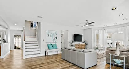 Private Pool-Hot Tub - Free Golf Cart - Block to Beach - GameRoom - Rooftop Deck
