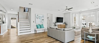 Private Pool & Hot Tub - Golf Cart - Block to Beach - GameRoom - Rooftop Deck