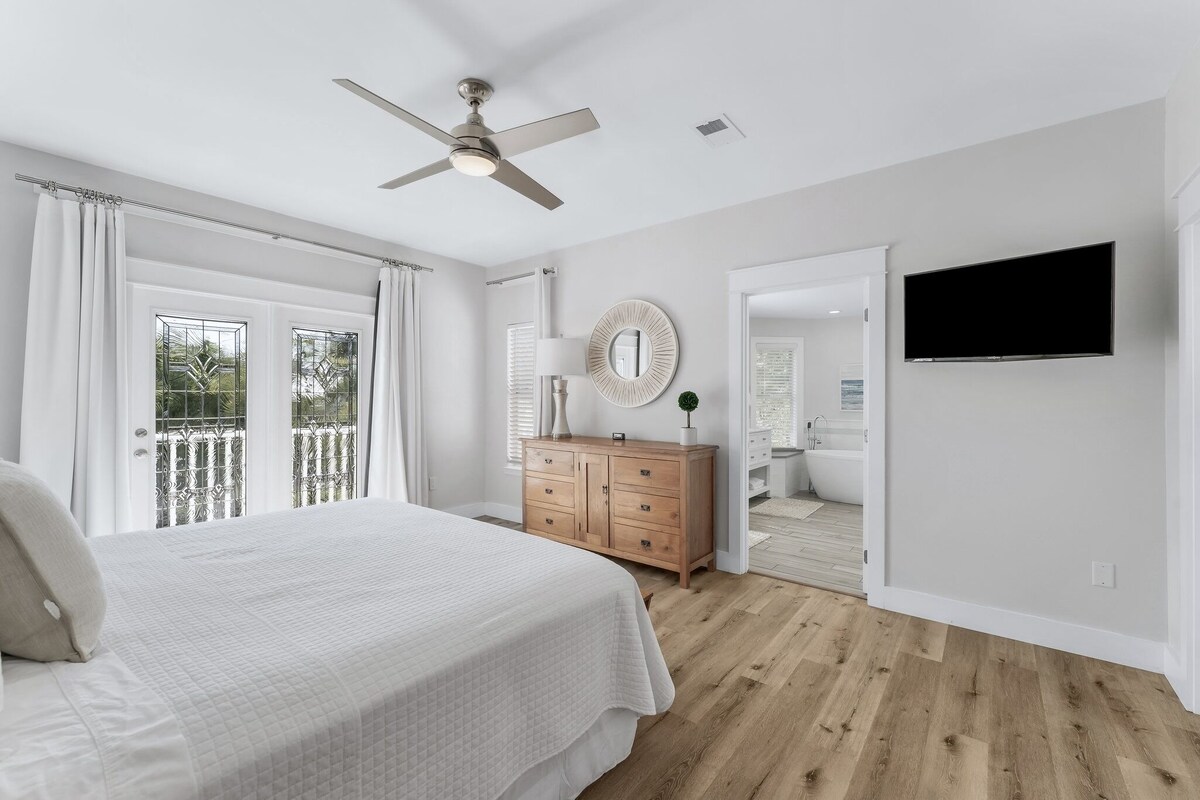 Photo 20 of Private Pool-Hot Tub - Free Golf Cart - Block to Beach - GameRoom - Rooftop Deck