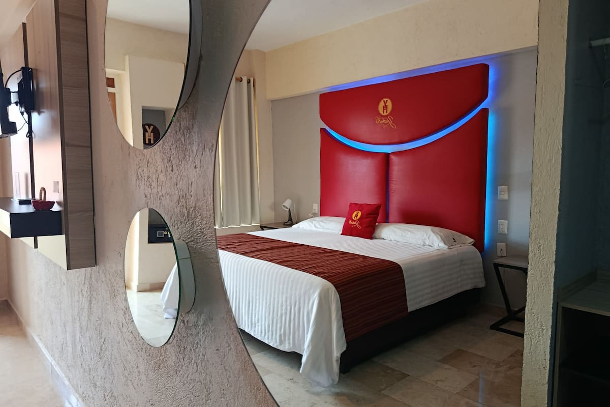 Deluxe Room | In-room safe, individually furnished, desk, laptop workspace