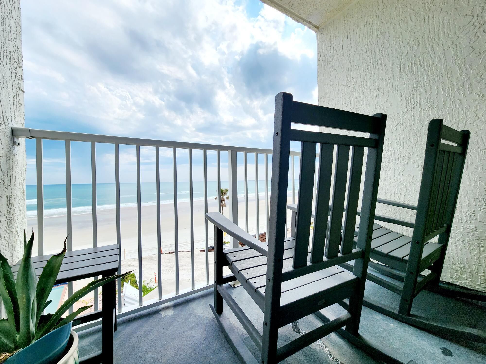 Purple Reign: A Chic, Romantic Oceanfront Getaway - Ocean Views - Sleeps 4