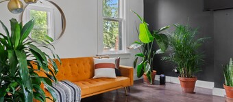 NEW Luxe Pet Friendly Free Parking Downtown