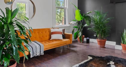 NEW Luxe Pet Friendly Free Parking Downtown