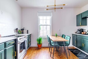 2 bedrooms - NEW Luxe Pet Friendly Free Parking Downtown (Chillicothe)