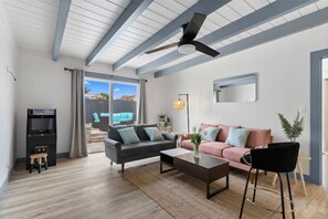 Smart-TV, fotballspill og bøker