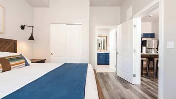 2 slaapkamers, een bureau, een strijkplank/strijkijzer, wifi