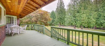 Hot Tub, 4 Mi to Wallace Falls: Riverfront Retreat