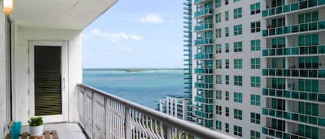 Deluxe Apartment | Balcony