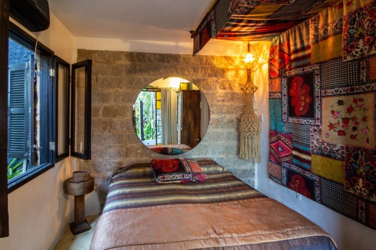 Standard Suite, 1 Bedroom, Garden View, Ground Floor | Bar mini, peti besi dalam bilik, langsir/tirai gelap terus 