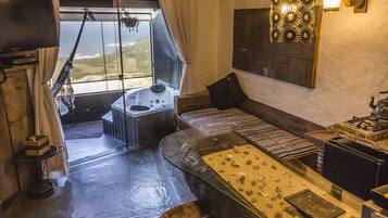 Luxury Cabin, 1 Bedroom, Jetted Tub, Sea View | Private kitchen