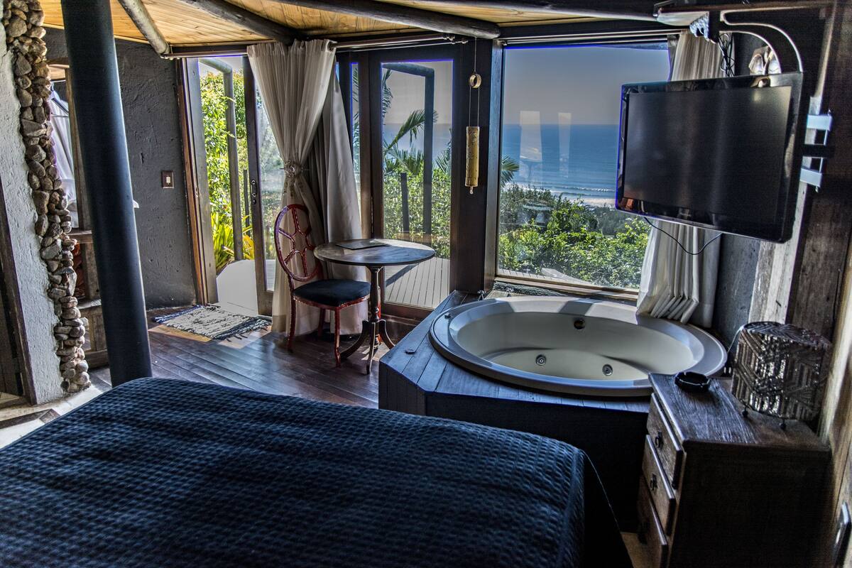 Premier Studio Suite, 1 Bedroom, Jetted Tub, Sea View | Bar mini, peti besi dalam bilik, langsir/tirai gelap terus 