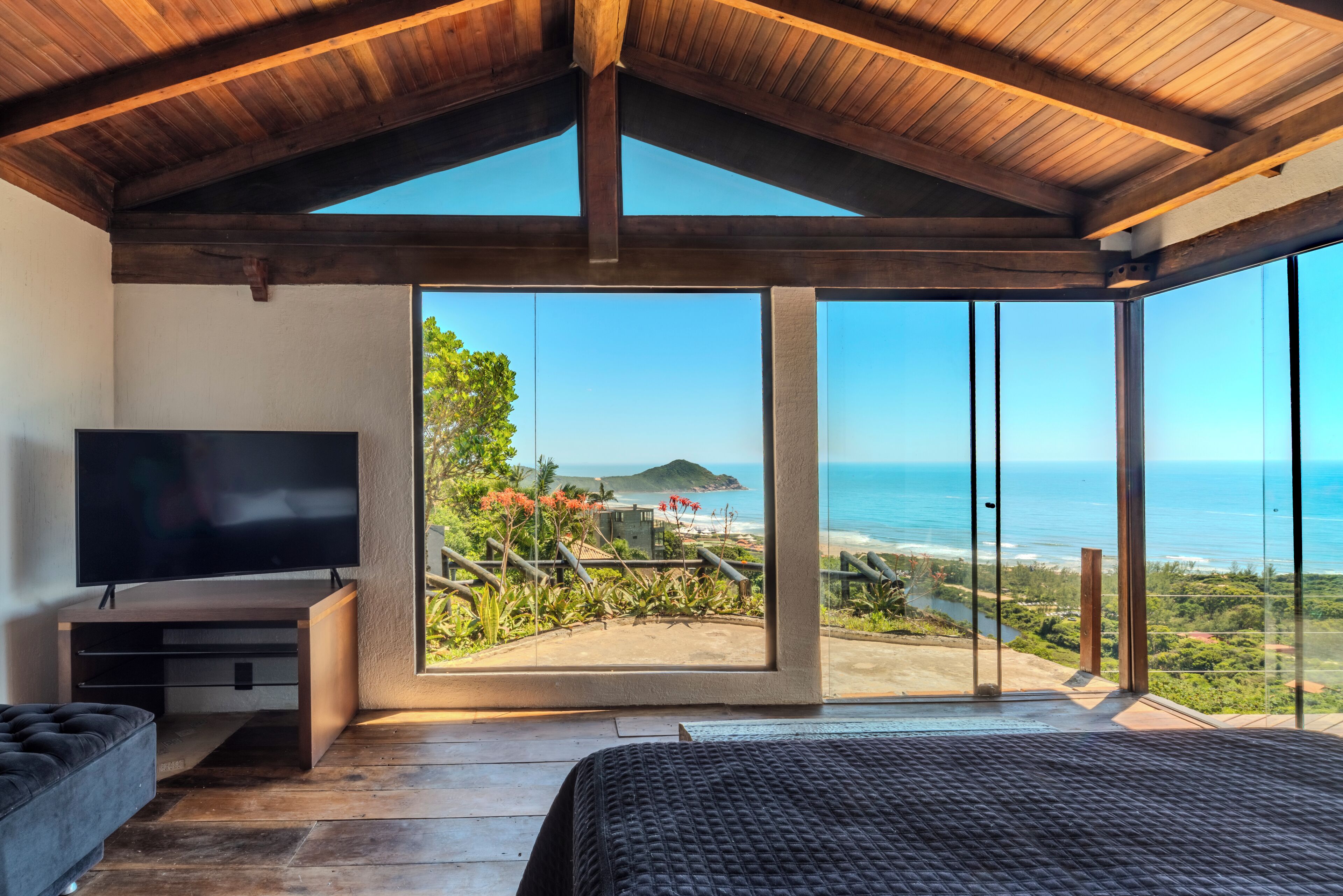 Exclusive Studio Suite, 1 Double Bed, Jetted Tub, Sea View | Minibar, in-room safe, individually furnished, blackout drapes