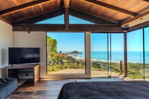 Suíte estúdio exclusiva, 1 cama de casal, banheira de hidromassagem, vista para o mar | Frigobar, cofres nos quartos, individualmente mobiliados