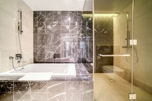 Bathtub, hair dryer, towels - Chic Beachfront Living: Miami Meets The Palm (Dubai)