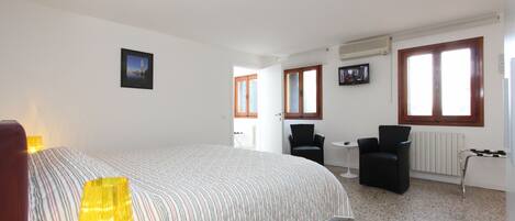 3 chambres, fer et planche à repasser, Wi-Fi gratuit, draps fournis