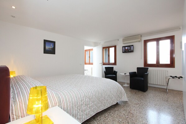 3 habitaciones, tabla de planchar con plancha y wifi gratis