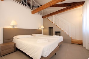 1 habitación, tabla de planchar con plancha, wifi gratis y ropa de cama 