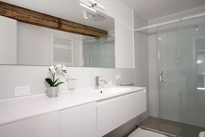 Shower, hair dryer, bidet, towels - Apt. De Barbari (Artists Residence) (Venecia)