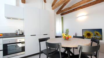 Frigorifero, microonde, forno, lavastoviglie