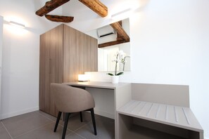 Interior - Apt. De Barbari (Artists Residence) (Venecia)