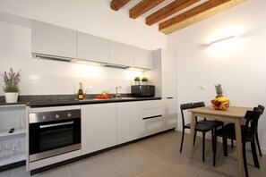 Fridge, microwave, oven, dishwasher - Apt. Canaletto (Residence Artisti) (Venecia)