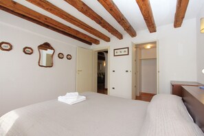 1 habitación y caja de seguridad en la habitación 