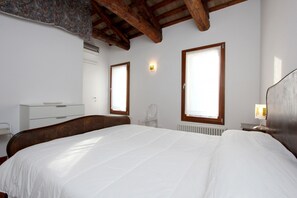 1 bedroom, iron/ironing board, free WiFi - Apartment Crystal (200m from Rialto´s Bridge) (Venecia)