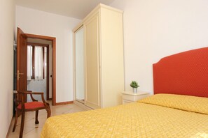 Bügeleisen/Bügelbrett, kostenloses WLAN, Bettwäsche