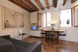 TV - Apt. Avogaria Canal View (Historical Centre) (Venecia)
