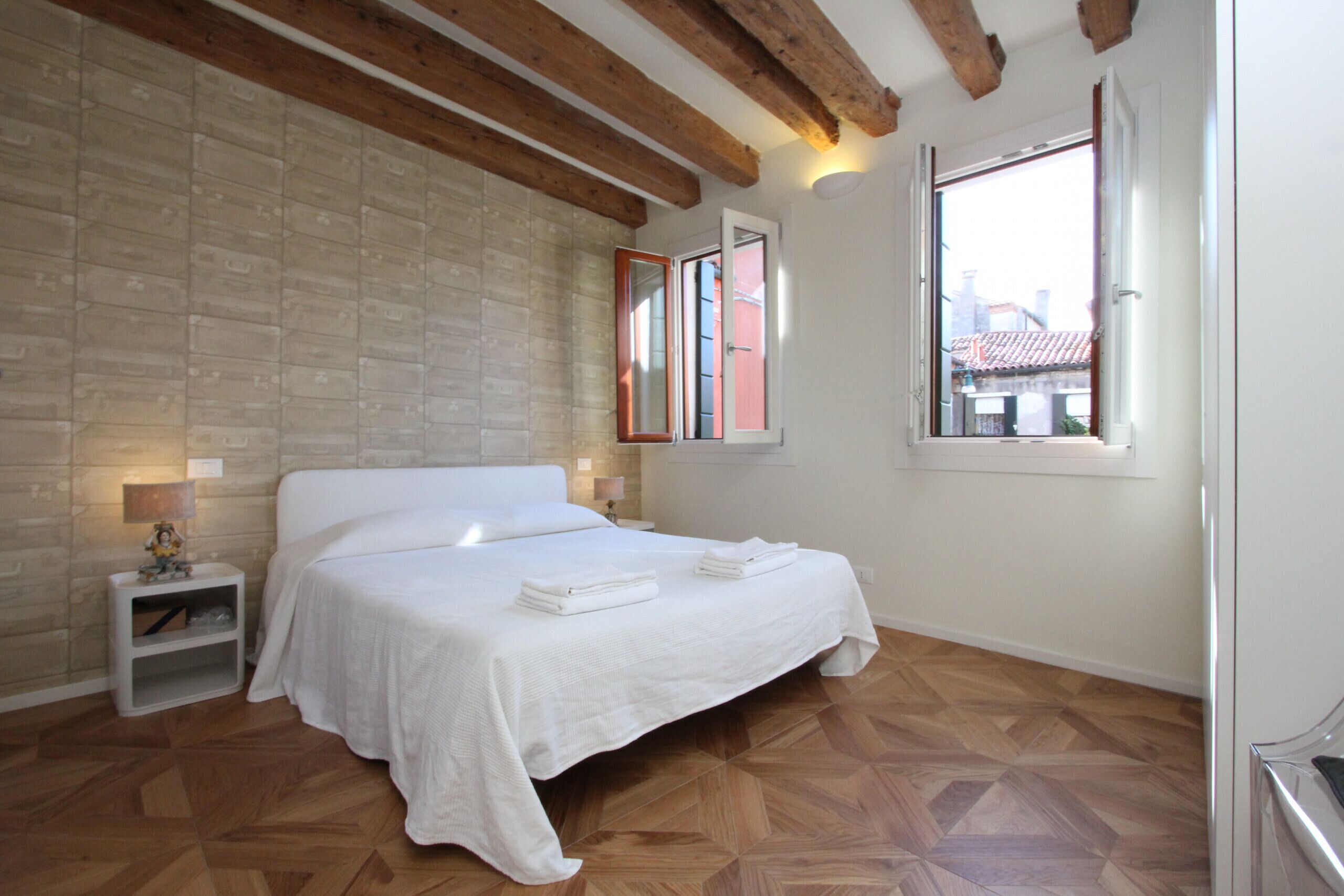 2 chambres, fer et planche à repasser, Wi-Fi gratuit, draps fournis