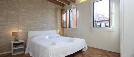 2 habitaciones, tabla de planchar con plancha y wifi gratis