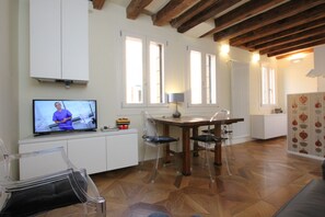 Dining - Apt. Avogaria Canal View (Historical Centre) (Venecia)