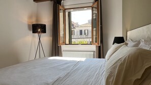 1 chambre, fer et planche à repasser, Wi-Fi gratuit, draps fournis