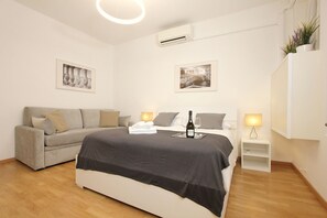 4 bedrooms, iron/ironing board, free WiFi, bed sheets