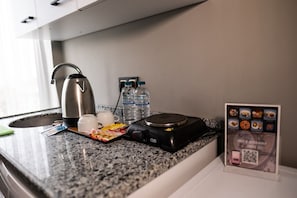 Mini-fridge, stovetop, griddle, cookware/dishes/utensils - MY HOME IN TRABZON (Trabzon)