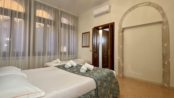 Iron/ironing board, free WiFi, bed sheets