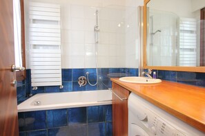 Bathtub, hair dryer, bidet, towels - Apartment Altana, Amazing Grand Canal View (Venecia)