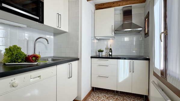 Fridge, microwave, dishwasher, coffee/tea maker