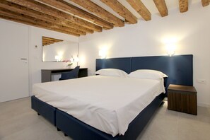 Bügeleisen/Bügelbrett, kostenloses WLAN, Bettwäsche