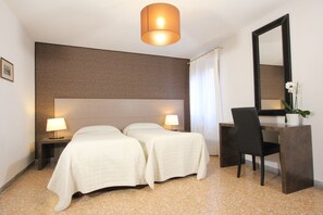 3 chambres, fer et planche à repasser, Wi-Fi gratuit, draps fournis