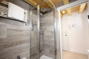 Shower, hair dryer, bidet, towels - Apt. Ca´ Puccetti (350mt from Rialto´s Bridge) (Venecia)