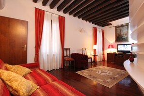 TV - Apt. Ca´ Capitello (250 m from St. Mark´s Square) (Venecia)