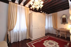 Interior - Apt. Ca´ Capitello (250 m from St. Mark´s Square) (Venecia)