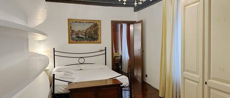 3 chambres, fer et planche à repasser, Wi-Fi gratuit, draps fournis