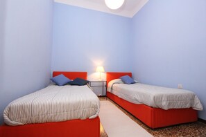 2 makuuhuonetta, silitysrauta/-lauta, ilmainen Wi-Fi, vuodevaatteet